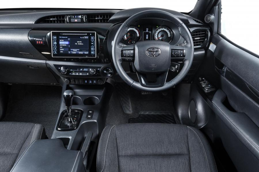 Торпедо Toyota Hilux 4x4 Raider Double Cab 2018 года  (ZA) (фото 27 из 40)